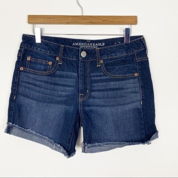 AEO AMERICAN EAGLE Dark Wash Frayed Hem Cuffed Jean Shorts Size 6 Spring Summer - Picture 1 of 7